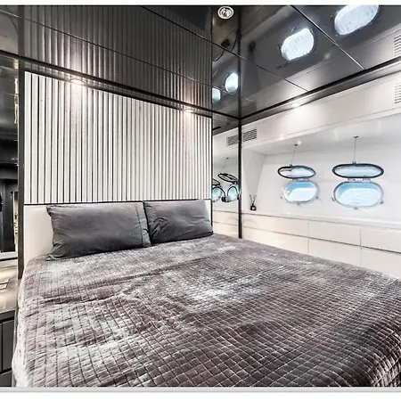 Luxury Yacht Sanlorenzo Botel
