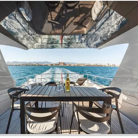Botel Luxury Yacht Sanlorenzo Palma